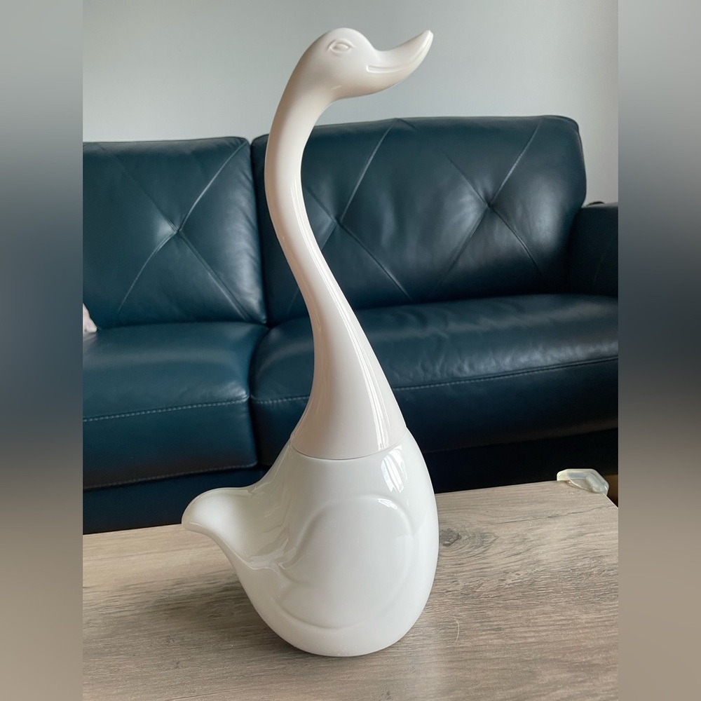 Elegant White Swan toilet brush with ceramic holder